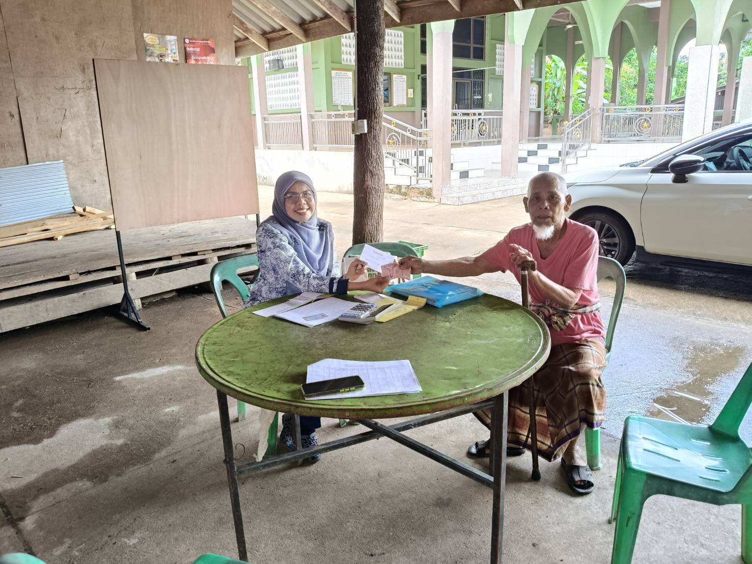 สำนักงานพัฒนาชุมชนอำเภอสุไหงโก-ลก ติดตามการดำเนินงานโครงการแก้ไขปัญหาความยากจน (กข.คจ.) บ้านปูโยะ
