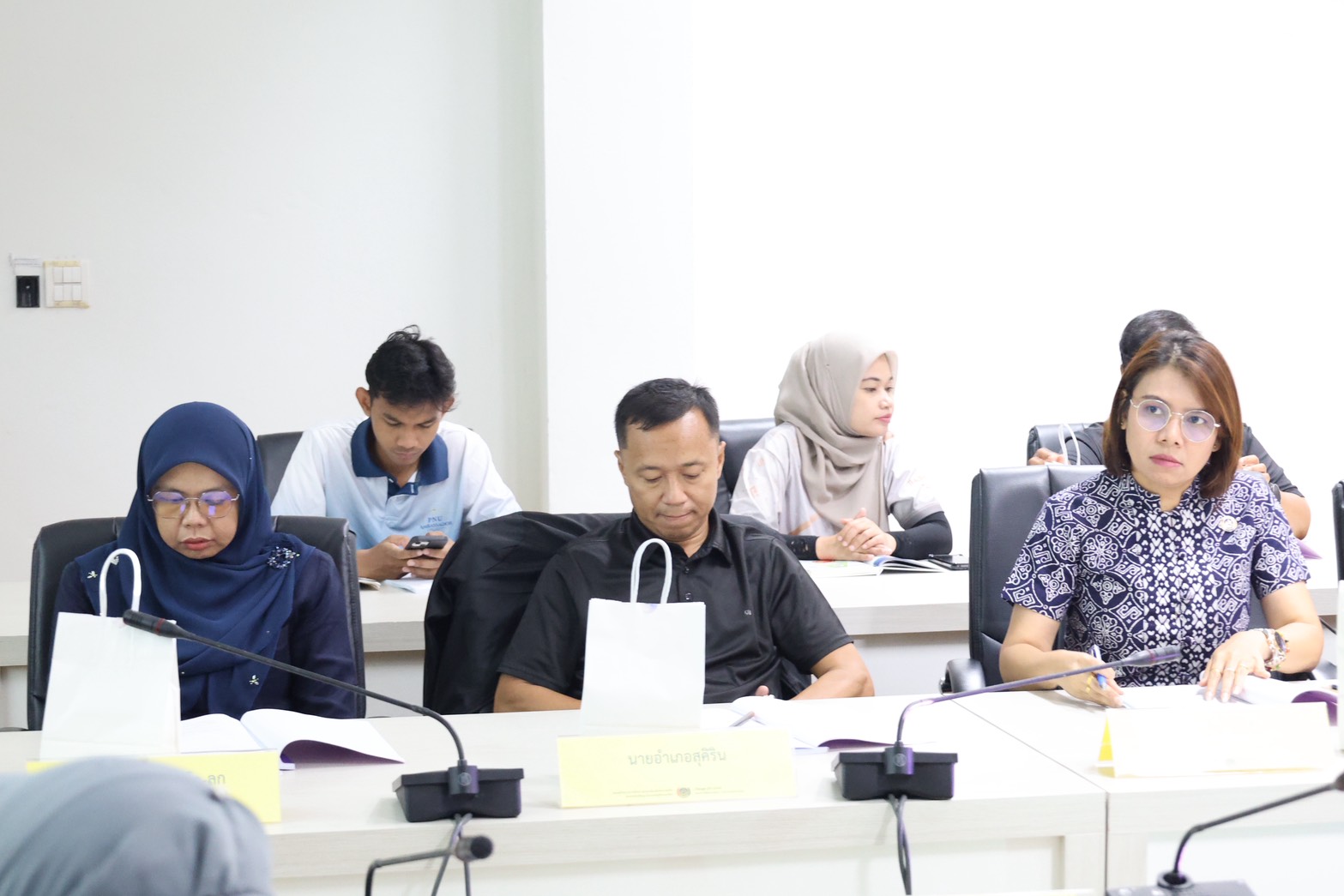 สำนักงานพัฒนาชุมชน อำเภอสุไหงโก-ลก  ร่วมประชุมนำเสนอผลการ จัดเก็บและรับรองคุณภาพ ข้อมูลความจำเป็นพื้นฐาน  (จปฐ.) ระดับจังหวัด ปี 2569  จังหวัดนราธิวาส