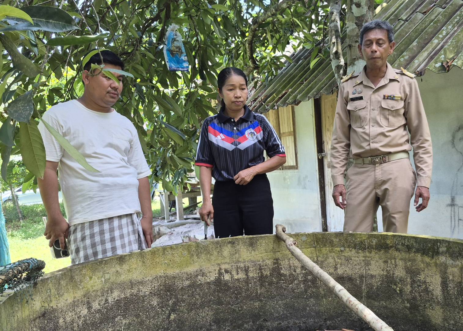 สำนักงานพัฒนาชุมชน อำเภอสุไหงโก-ลก ลงพื้นที่ ตรวจเยี่ยมการดำเนิน กิจกรรมแก้จนของครัวเรือน เป้าหมาย