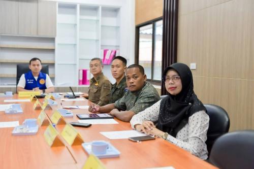 สำนักงานพัฒนาชุมชนอำเภอสุไหงโก-ลก ร่วมประชุมติดตามการปฏิบัติงานด้านการป้องกันและแก้ไขปัญหายาเสพติด